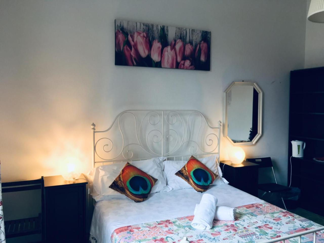 Giuly Guesthouse Roma Esterno foto